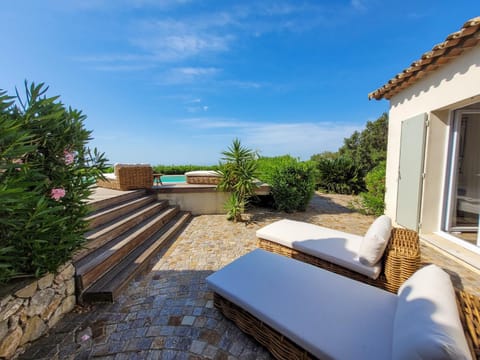 Villa Les Agrumes vue panoramique sur mer Chalet in Cavalaire-sur-Mer
