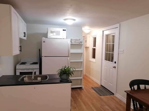 1 bedroom cottage 2 minutes from Beach 1 Haus in Wasaga Beach