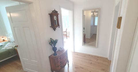 Bed, Photo of the whole room, Decorative detail, Bedroom