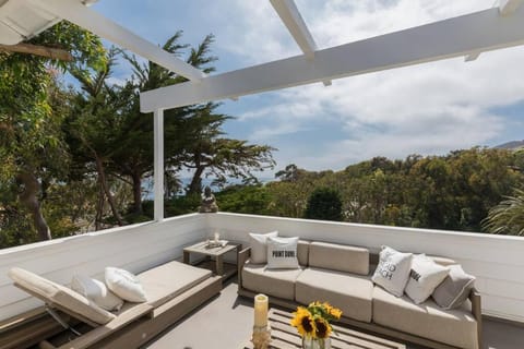 Luxury Beach Ocean View House, steps to the beach Villa in Malibu