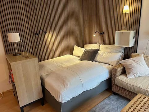 Sachrang: Ferien-Wohnung am See mit Bergblick Apartment in Aschau im Chiemgau