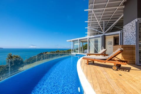 Balcony/Terrace, Pool view, Sea view, Swimming pool, sunbed