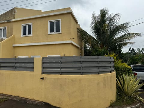 Country House with Mountain View Apartment in Rivière du Rempart District, Mauritius