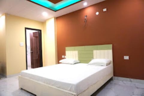 Shri Drona Hotel , Noida Hotel in Noida