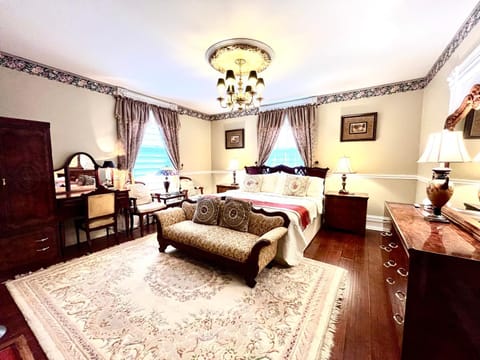 Barker House 3# Suite-heart of oldtown Apartment in Niagara-on-the-Lake