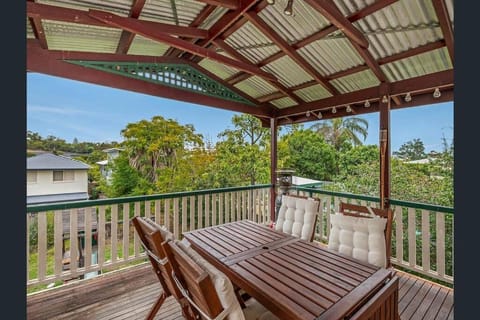 Beautiful house with city views Maison in Bulimba