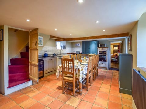 4 Bed in Isle of Purbeck IC175 House in Corfe Castle