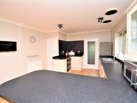 4 Bed in Cromer KT116 House in Cromer