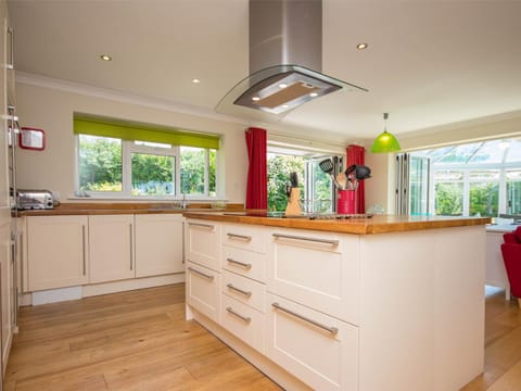 4 Bed in Worth Matravers DC082 House in Corfe Castle