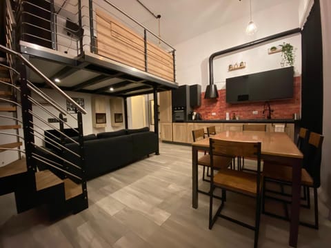 Communal lounge/ TV room, TV and multimedia, Kitchen or kitchenette, Seating area, Dining area