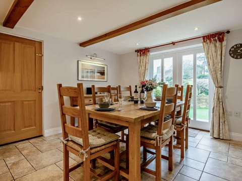 3 Bed in Lulworth Cove DC139 Casa in West Lulworth