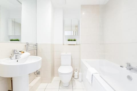 Roomspace Serviced Apartments - Abbot's Yard Condominio in Guildford
