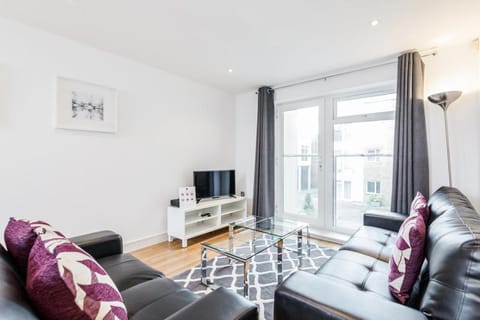 Roomspace Serviced Apartments - Abbot's Yard Condominio in Guildford