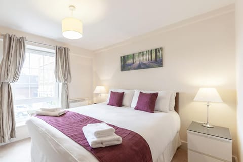 Roomspace Serviced Apartments - Central Walk Condominio in Epsom