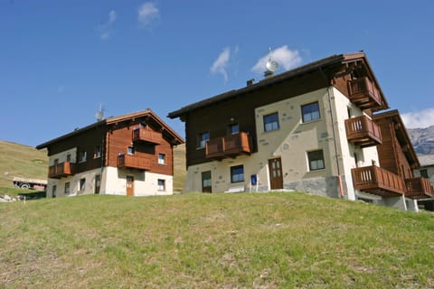 Facade/entrance, Garden, Mountain view