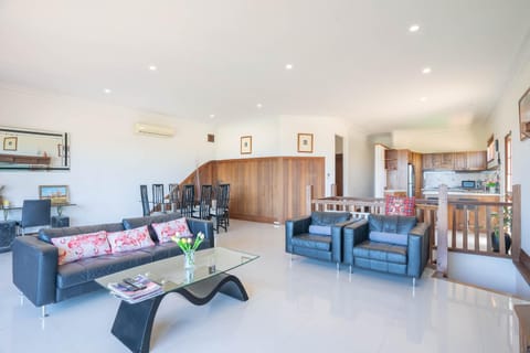 Riverfront swimming pool style home Chalet in Bayswater
