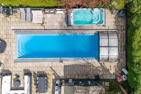 Patio, Bird's eye view, Hot Tub, Swimming pool, Swimming pool