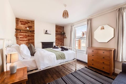 Bed, Decorative detail, Bedroom, hair dresser, towels, wardrobe