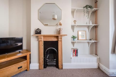 TV and multimedia, Living room, Decorative detail, flat iron