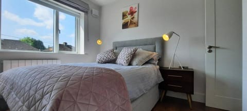 Stunning Family Home Sleeps 10 Villa in Dublin