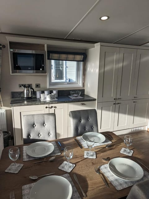 Luxury Caravan Littlesea Haven Frontline Fleet Lagoon Views Campground/ 
RV Resort in Weymouth