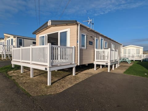 Luxury Caravan Littlesea Haven Frontline Fleet Lagoon Views Campground/ 
RV Resort in Weymouth