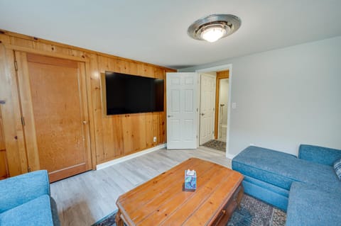 Cozy Nampa Escape with Fireplace and Smart TV! Casa in Nampa