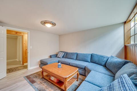 Cozy Nampa Escape with Fireplace and Smart TV! Haus in Nampa