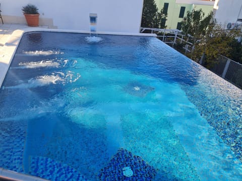Apartment Levarda with private hydromassage pool House in Okrug Gornji