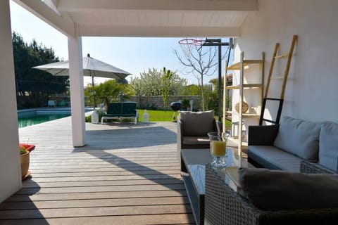 Spacious villa with heated pool Apartment in Sainte-Marie-de-Ré