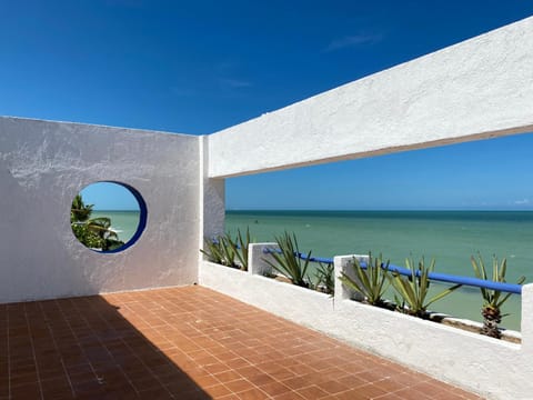 Don Lalo, family villa with sandy beach at your feet. Villa in State of Yucatan