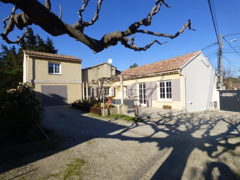 Chambre d'Hôtes entre Provence et Camargue Bed and Breakfast in Tarascon