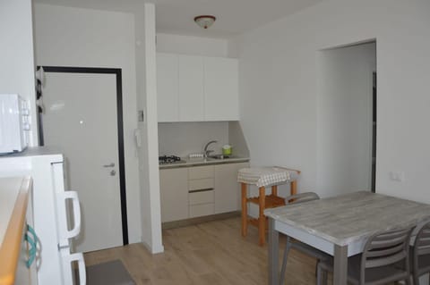 Dining area, kitchen