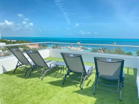 Panoramic Penthouse -Superior Ocean & Lagoon Views Apartment in Cancun