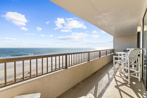 Condo by the Sea! Spacious 2 BR sleeps 6 Apartment in North Myrtle Beach