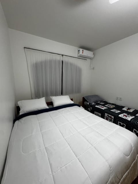 Bed, Photo of the whole room, Bedroom, air conditioner