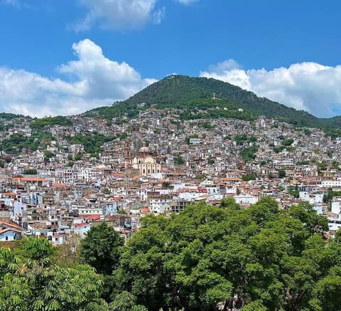 Casa Linda Vista cómoda y acogedora con cochera a 10 min zócalo House in Taxco