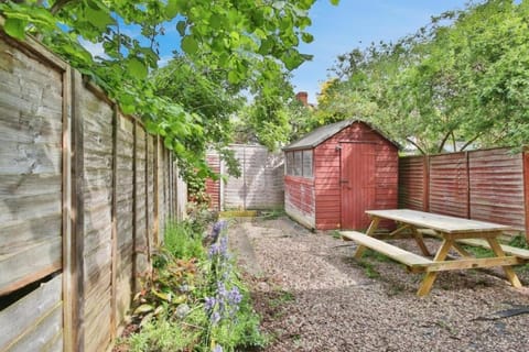 Garden, Dining area