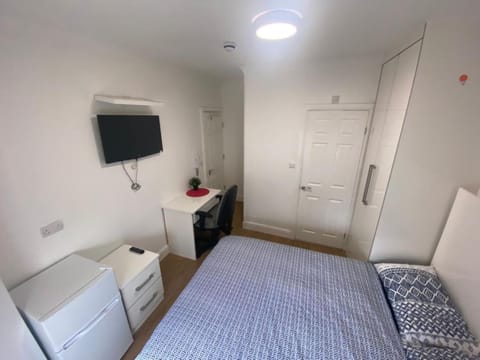 THE ROYAL BOUTIQUE TRAFALGAR LODGE by LONDON, SLEEP 10 House in Southall