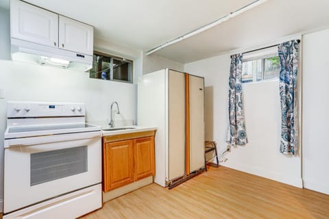 Comfy and Spacious Studio 2 Mi to Downtown! Condo in Capitol Hill