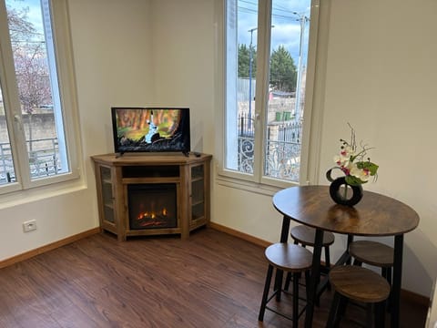 Communal lounge/ TV room, flat iron