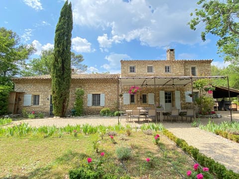 Mas de Veroncle, piscine et quiétude à Gordes House in Gordes