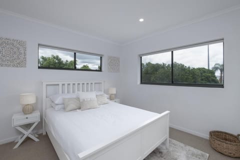 Chic 2-Bed by Train Station with Secure Parking Condo in Bowen Hills