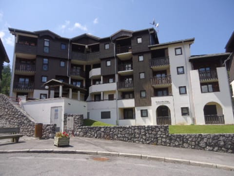 Charmant 2 Pièces - 4 Pers, Rez-de-Chaussée avec Balcon, Proche Pistes à Morillon 1100 - FR-1-412-93 Apartment in Morillon