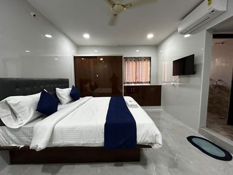 HOTEL DOLPHIN 3BHK LUXURY FLATS Haus in Hyderabad
