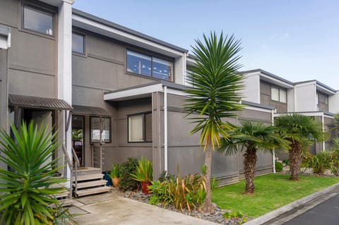 Aqua Soleil Beachfront Apartment Apartment in Whitianga