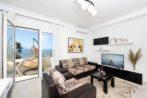 TV and multimedia, Living room, Seating area, Sea view