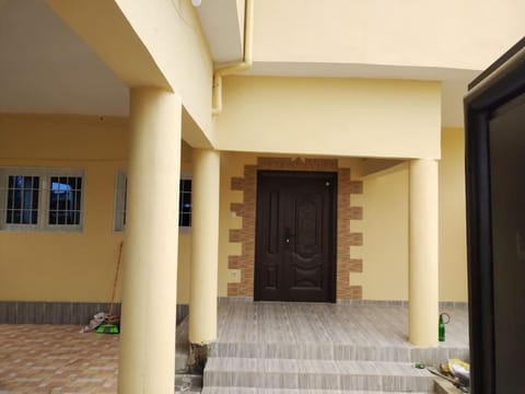 villa privée avec garage privé à Lomé Togo House in Lomé