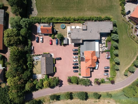 Bird's eye view, Parking