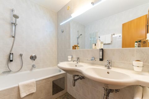 Bathroom, Bath, towels